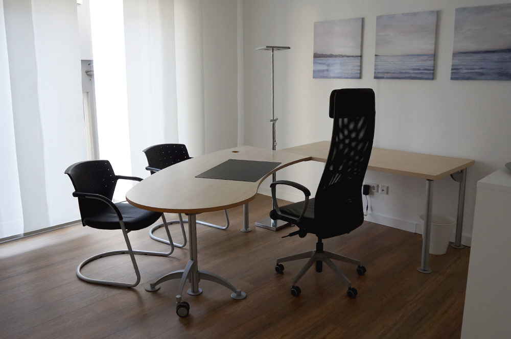 Einblick in das eingerichtete Büro 2.